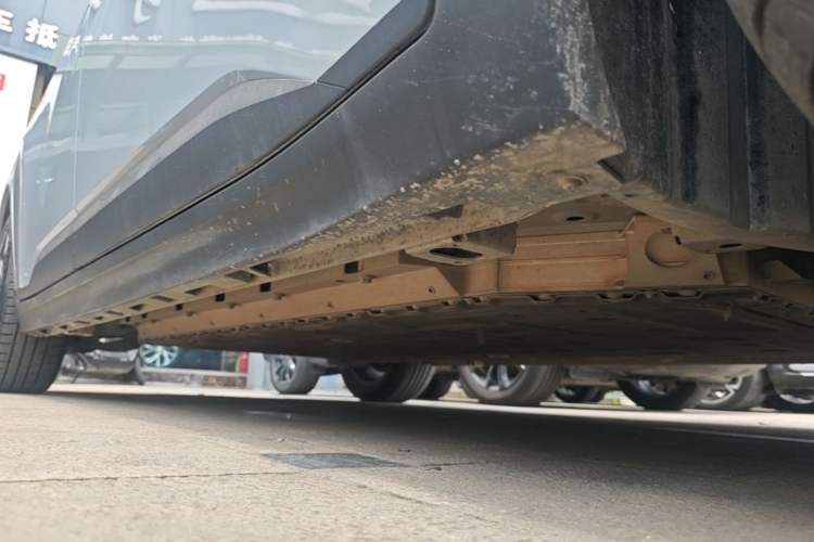 Used AION Y 2022 70 Intelligent Edition Lithium Iron Phosphate Right Side Sill