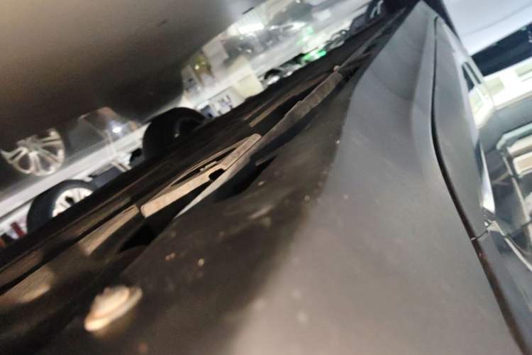 Used AION Y 2022 70 Tech Edition Lithium Iron Phosphate Right Side Sill