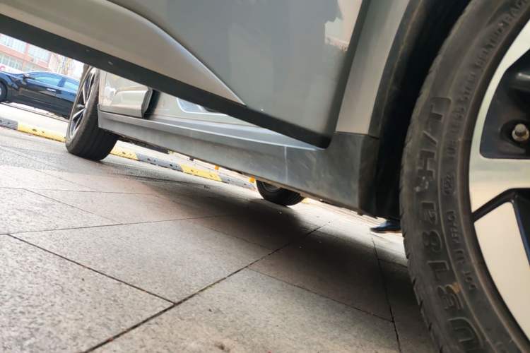 Used AION Y 2022 Plus 70 Smart Edition Right Side Sill