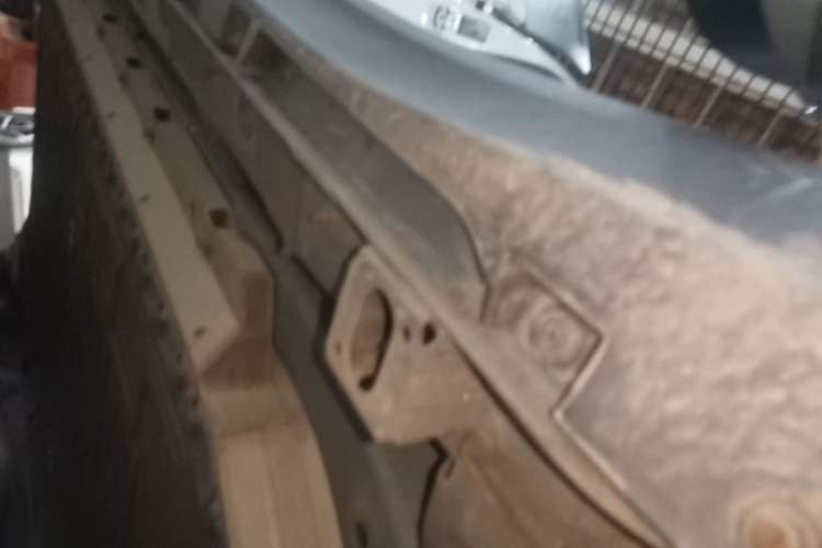 Used AION Y 2022 Plus 70 Smart Edition Right Side Sill