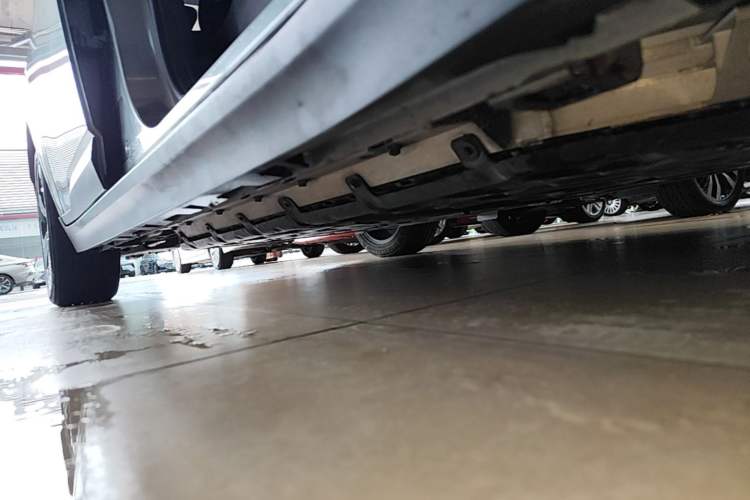 Used AION Y 2022 70 Intelligent Edition Lithium Iron Phosphate Right Side Sill