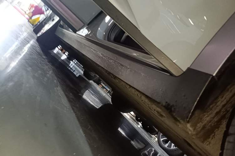 Used AION Y 2022 Plus 70 Smart Edition Right Side Sill