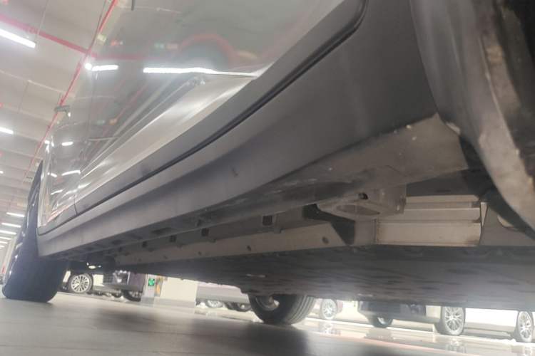Used AION Y 2022 Plus 70 Smart Edition Right Side Sill