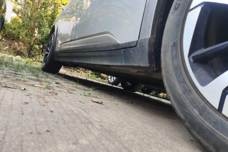 Used AION Y 2022 Plus 70 Smart Edition Right Side Sill