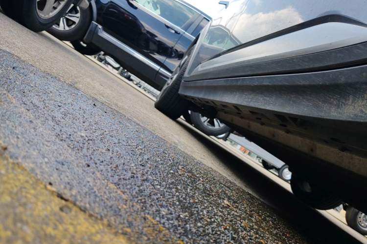 Used AION Y 2022 Plus 80 Enjoy Edition Right Side Sill
