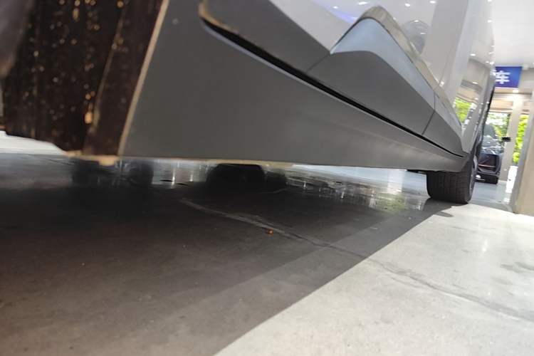 Used AION Y 2022 70 Intelligent Edition Lithium Iron Phosphate Right Side Sill
