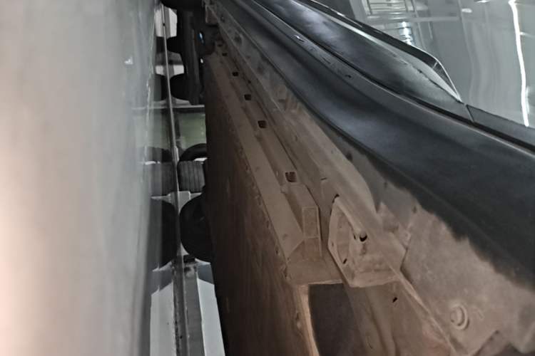 Used AION Y 2022 70 Intelligent Edition Lithium Iron Phosphate Right Side Sill
