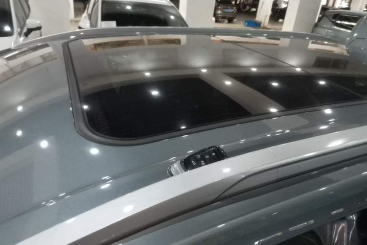 Used AION Y 2022 Plus 70 Smart Edition Roof