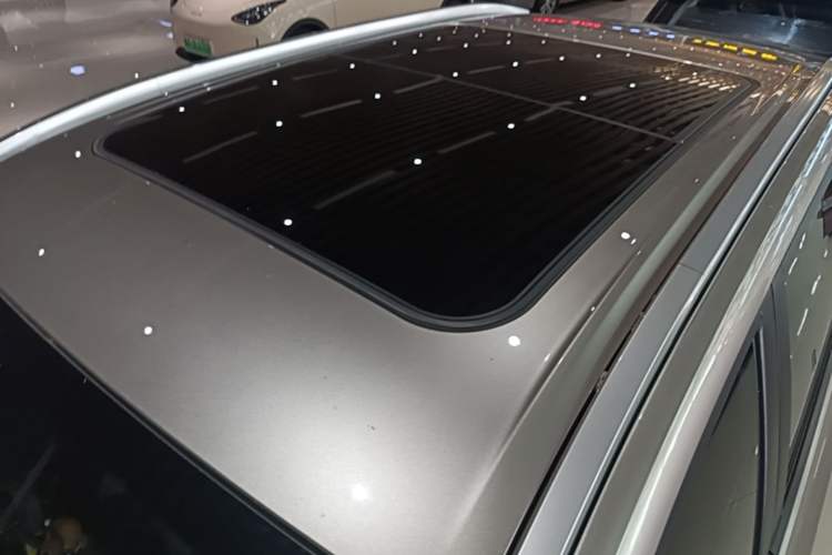 Used AION Y 2022 Plus 70 Smart Edition Roof