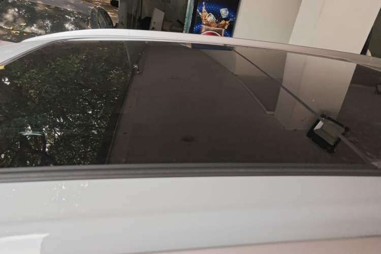 Used AION Y 2022 Plus 70 Smart Edition Roof