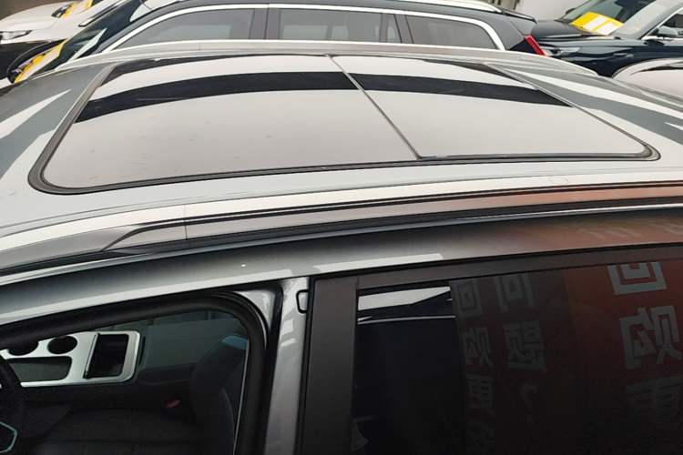 Used AION Y 2022 Plus 70 Smart Edition Roof