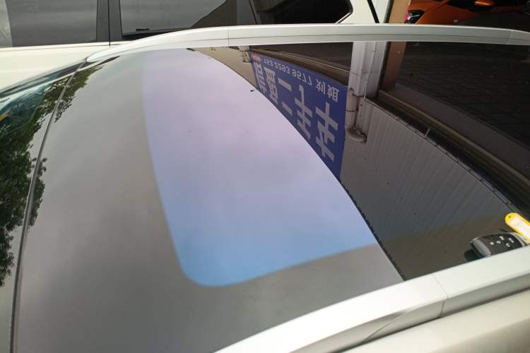 Used AION Y 2022 Plus 70 Smart Edition Roof