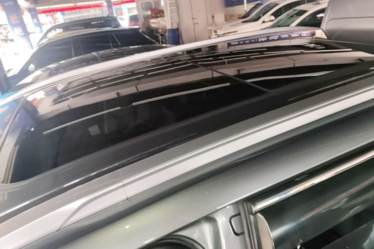 Used AION Y 2022 Plus 70 Smart Edition Roof