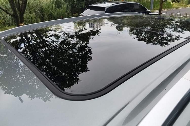 Used AION Y 2022 Plus 70 Smart Edition Roof