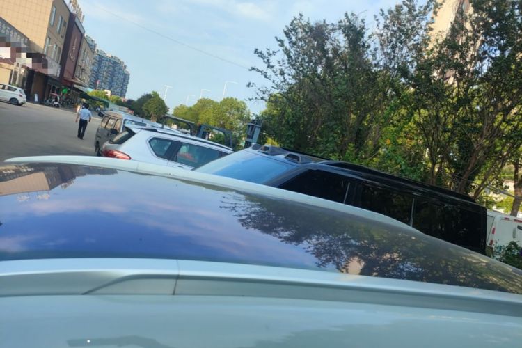 Used AION Y 2022 Plus 70 Smart Edition Roof