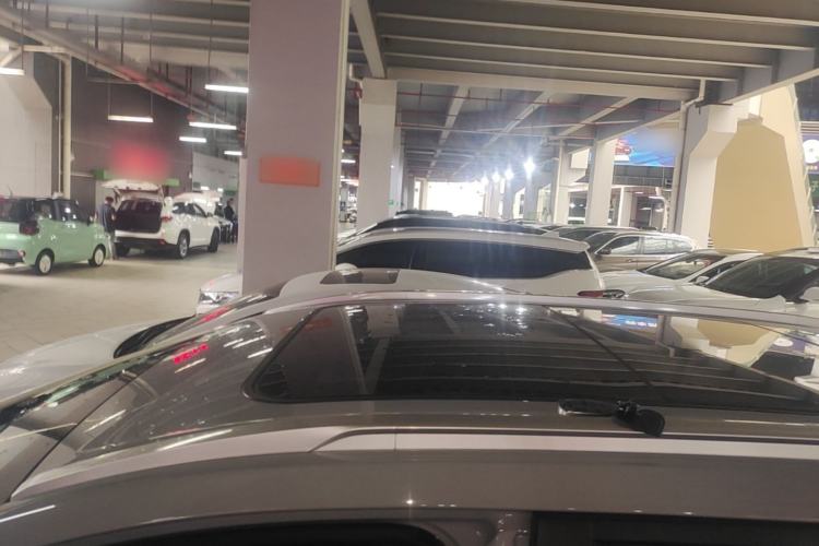 Used AION Y 2022 Plus 70 Smart Edition Roof