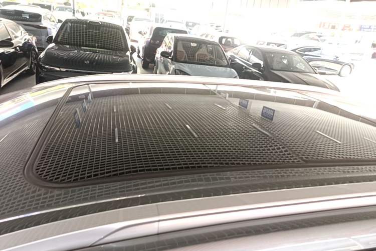 Used AION Y 2022 Plus 70 Tech Edition Roof