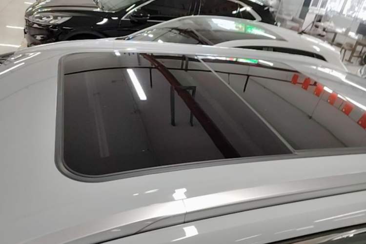Used AION Y 2022 Plus 70 Smart Edition Roof