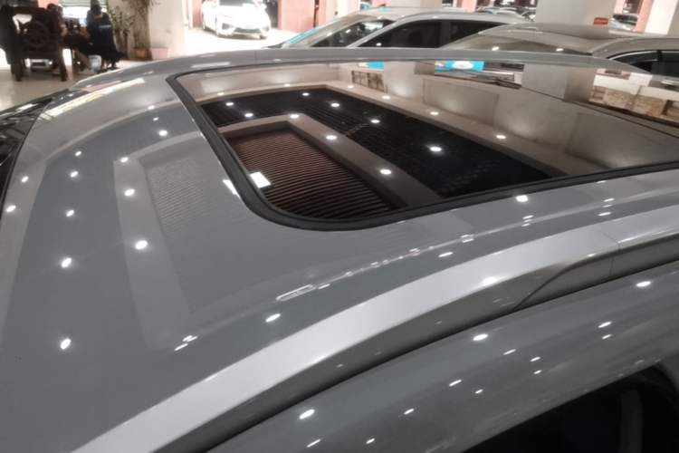 Used AION Y 2022 Plus 70 Smart Edition Roof