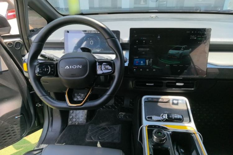 Used AION Y 2022 70 Intelligent Driving Version Lithium Iron Phosphate Steering Wheel