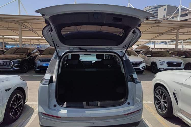 Used AION Y 2022 Plus 70 Smart Edition Trunk