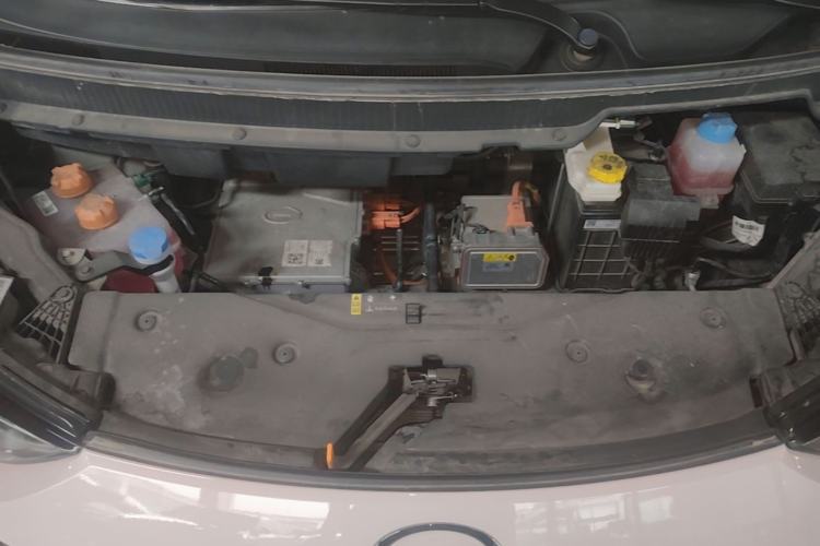 Used AION Y 2022 70 Tech Edition Lithium Iron Phosphate Engine Bay
