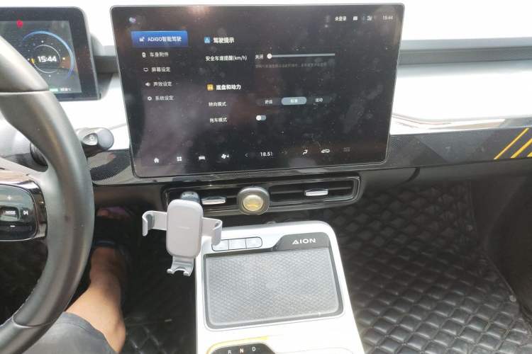 Used AION Y 2022 70 Intelligent Driving Version Lithium Iron Phosphate Audio And AC Panel