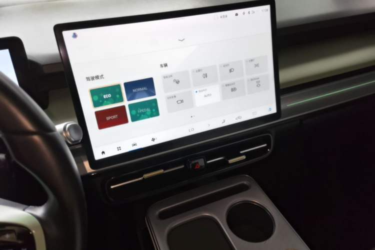 Used AION Y 2022 Plus 70 Tech Edition Audio And AC Panel