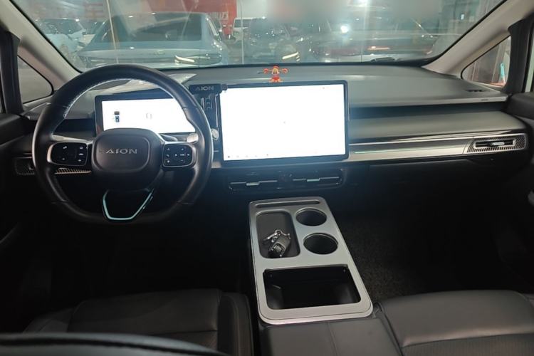 Used AION Y 2022 Plus 70 Smart Edition Center Console
