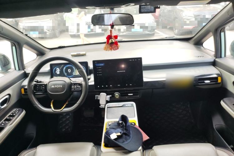 Used AION Y 2022 70 Intelligent Driving Version Lithium Iron Phosphate Center Console
