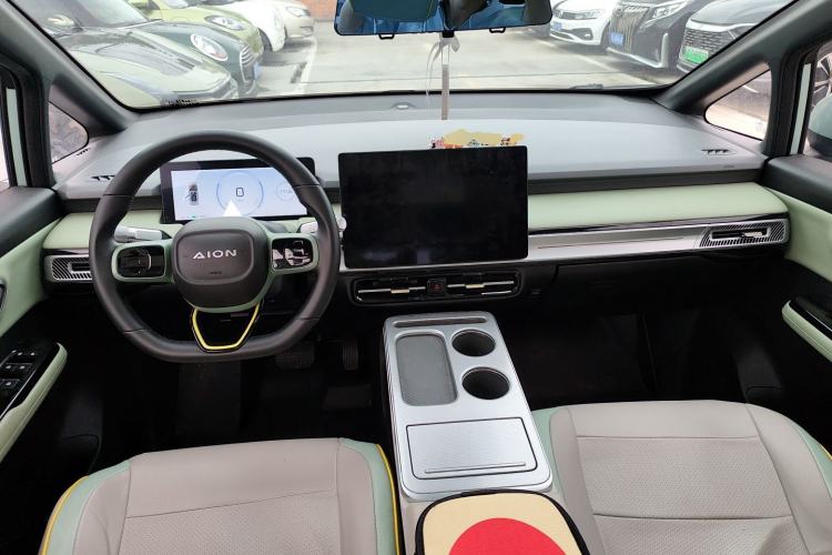 Used AION Y 2022 Plus 70 Smart Edition Center Console