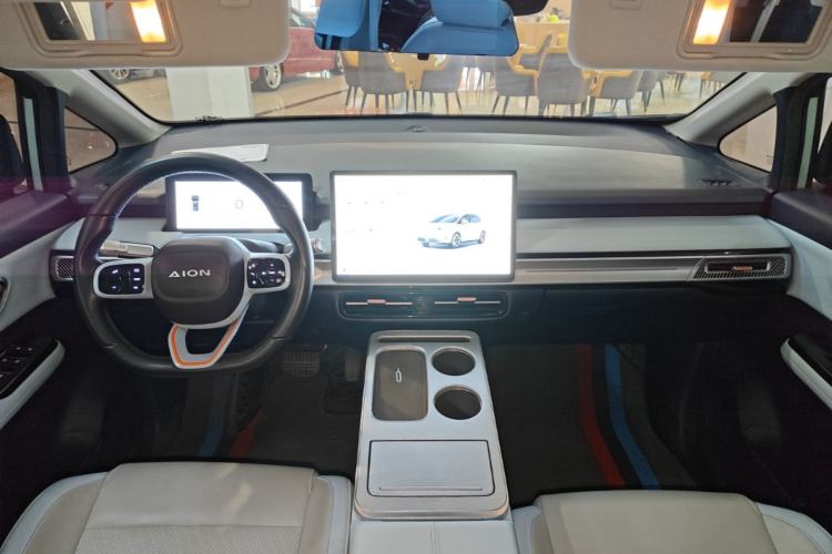 Used AION Y 2022 Plus 70 Smart Edition Center Console