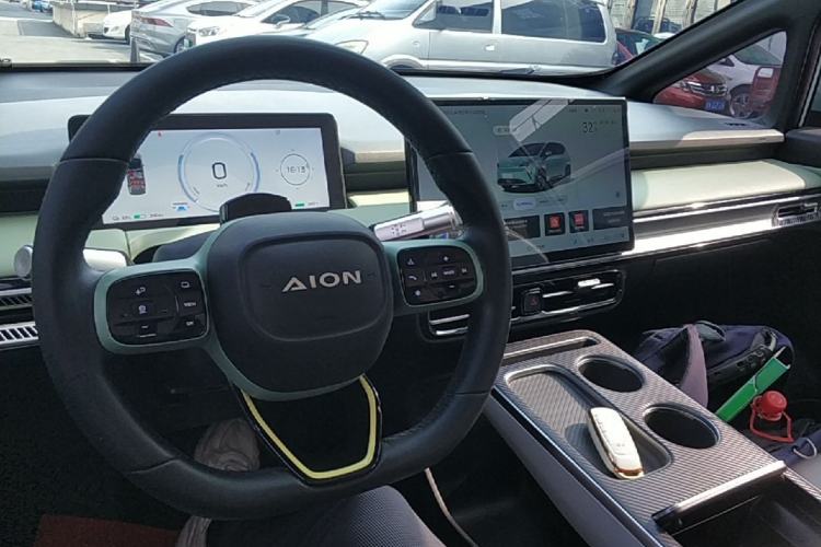 Used AION Y 2022 Plus 70 Tech Edition Center Console