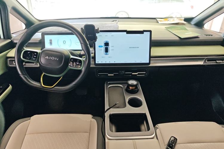 Used AION Y 2022 Plus 70 Smart Edition Center Console