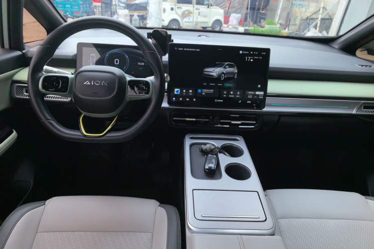 Used AION Y 2022 Plus 70 Smart Edition Center Console