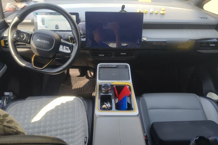Used AION Y 2022 Plus 70 Smart Edition Center Console