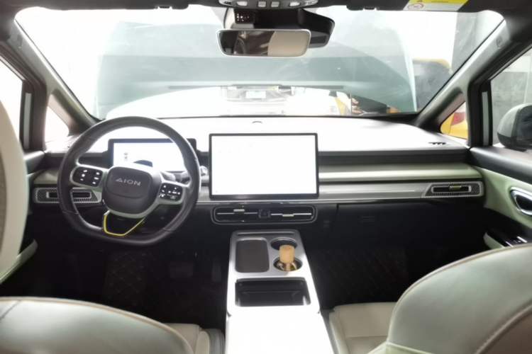 Used AION Y 2022 Plus 70 Tech Edition Center Console