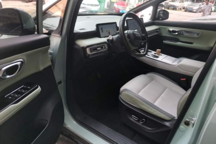 Used AION Y 2022 Plus 70 Tech Edition Driver Seat
