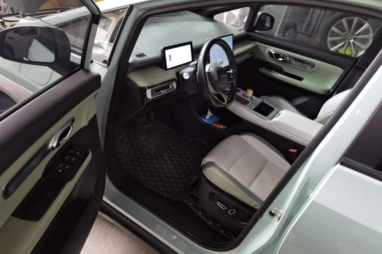 Used AION Y 2022 Plus 70 Tech Edition Driver Seat