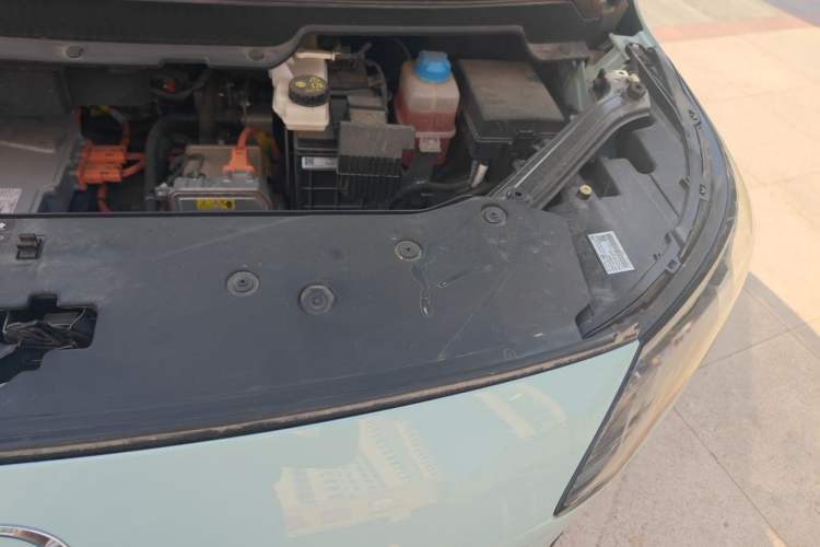 Used AION Y 2022 Plus 70 Smart Edition Engine Bay Left