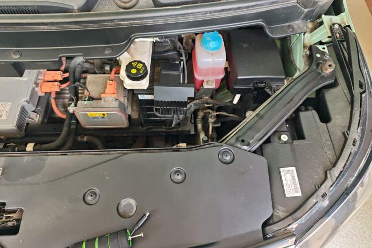 Used AION Y 2022 Plus 70 Smart Edition Engine Bay Left