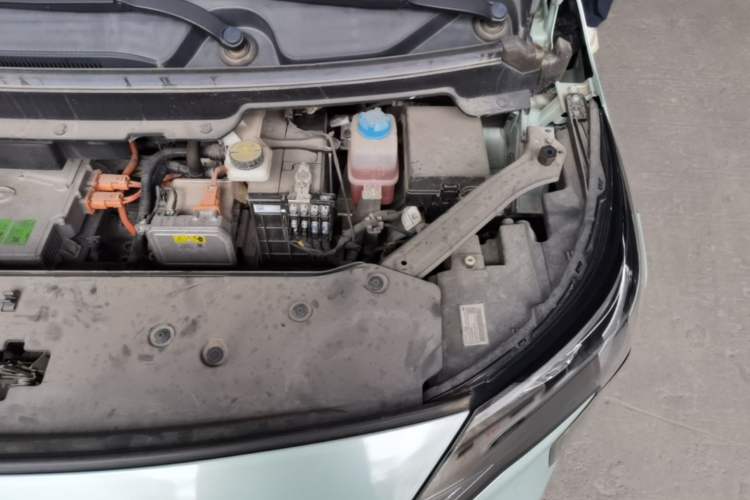 Used AION Y 2022 Plus 70 Tech Edition Engine Bay Left