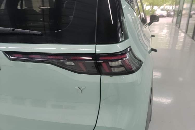 Used AION Y 2022 70 Tech Edition Lithium Iron Phosphate Exterior 3