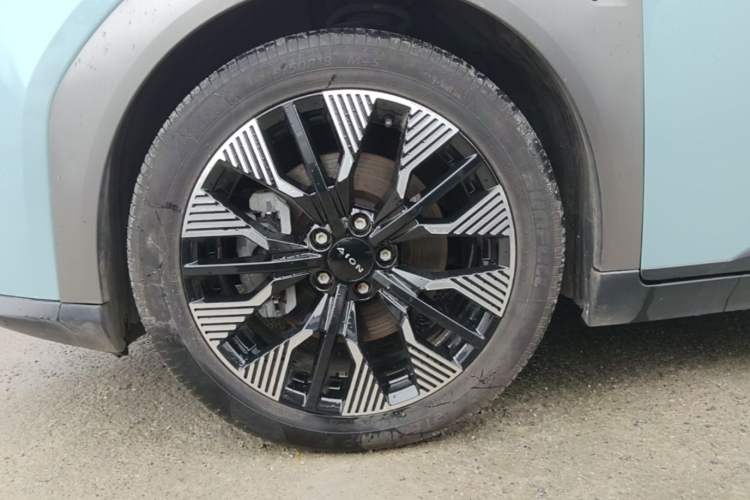 Used AION Y 2022 70 Tech Edition Lithium Iron Phosphate Exterior 4