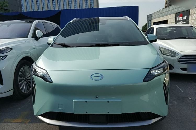 Used AION Y 2022 Plus 70 Tech Edition Front