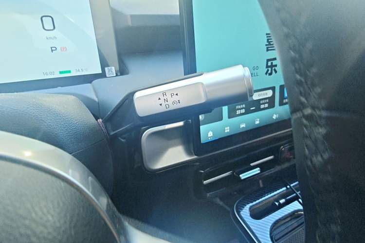 Used AION Y 2022 Plus 70 Smart Edition Gear Lever