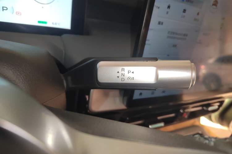 Used AION Y 2022 Plus 70 Smart Edition Gear Lever
