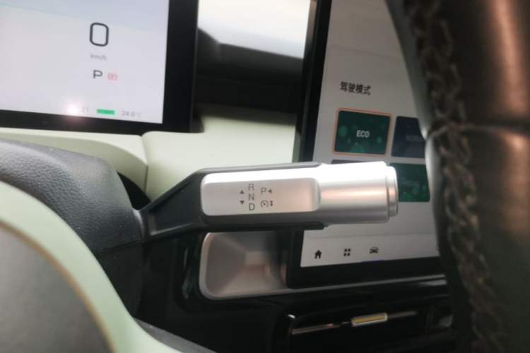 Used AION Y 2022 Plus 70 Tech Edition Gear Lever