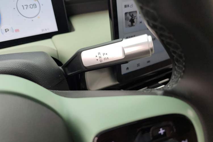 Used AION Y 2022 Plus 70 Smart Edition Gear Lever