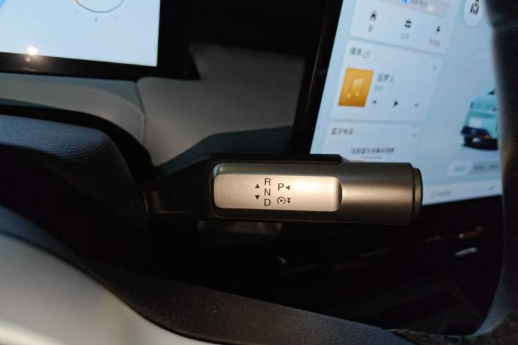 Used AION Y 2022 Plus 70 Smart Edition Gear Lever